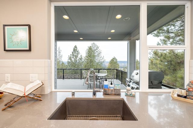 9407 N Linden Ln, Spokane, WA 99208