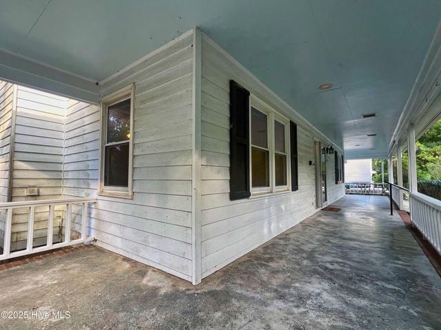 318 Buccaneer Road, Wilmington, NC 28409