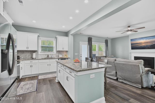 86 W Weatherbee Way, Hampstead, NC 28443