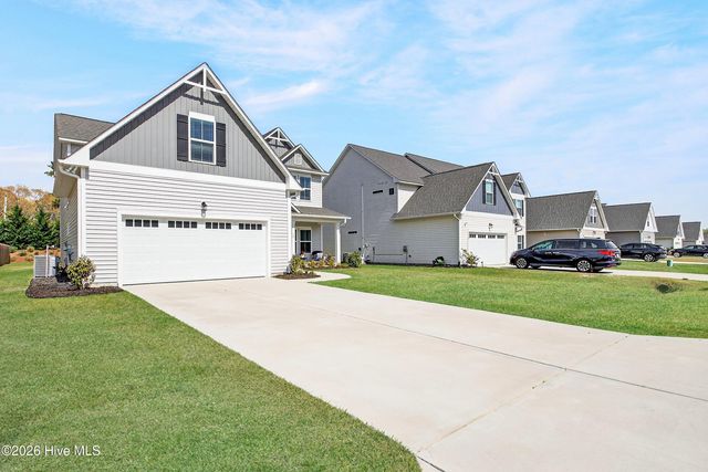 86 W Weatherbee Way, Hampstead, NC 28443