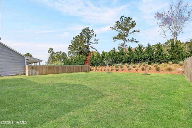 86 W Weatherbee Way, Hampstead, NC 28443