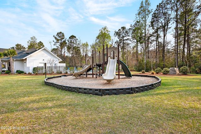 86 W Weatherbee Way, Hampstead, NC 28443