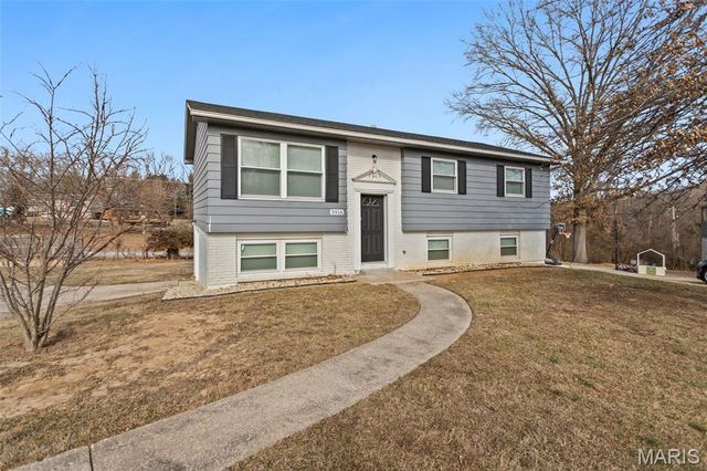 5916 Dogwood Lane, Godfrey, IL 62035