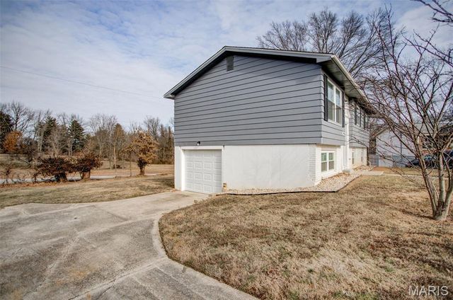 5916 Dogwood Lane, Godfrey, IL 62035