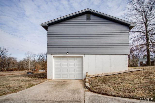 5916 Dogwood Lane, Godfrey, IL 62035