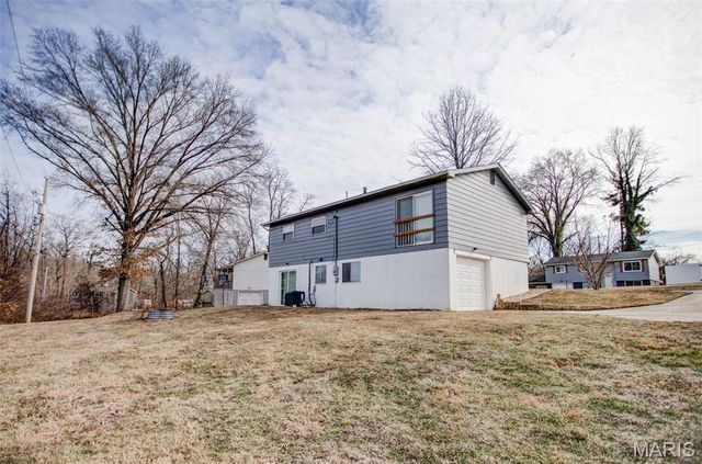 5916 Dogwood Lane, Godfrey, IL 62035