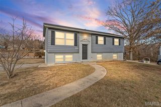 5916 Dogwood Lane, Godfrey, IL 62035