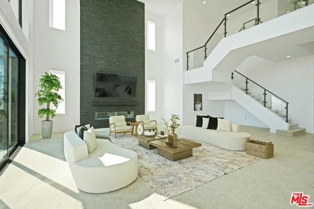 11818 N Hillsborough Lane, Porter Ranch, CA 91326