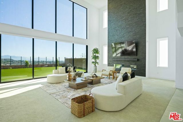 11818 N Hillsborough Lane, Porter Ranch, CA 91326