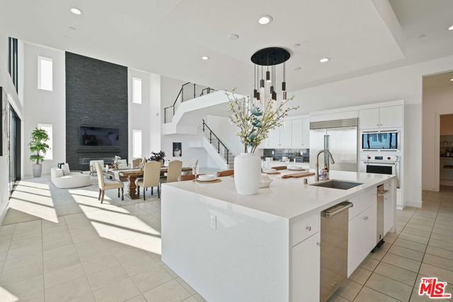 11818 N Hillsborough Lane, Porter Ranch, CA 91326