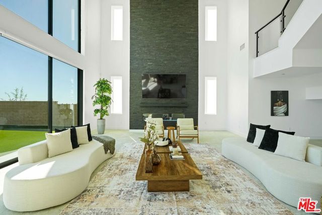 11818 N Hillsborough Lane, Porter Ranch, CA 91326