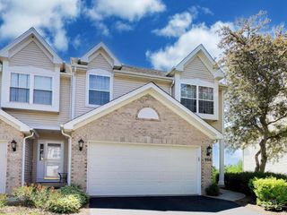 986 Viewpoint Drive, Lake In The Hills, IL 60156
