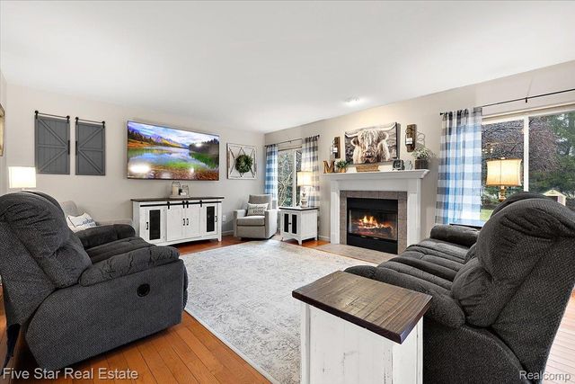 1369 Catherines Way, Genoa Township, MI 48843