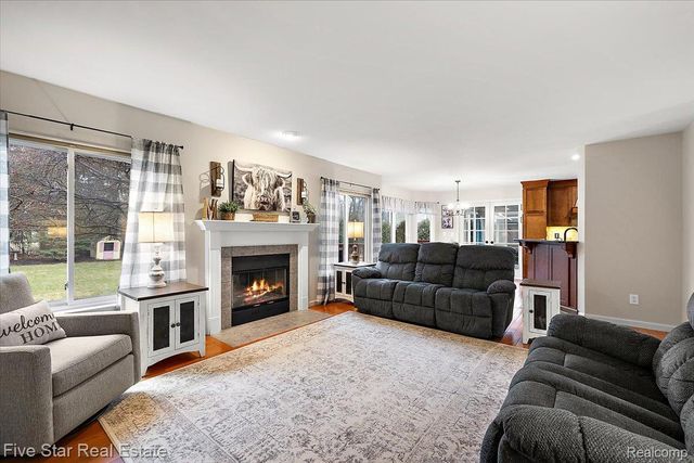 1369 Catherines Way, Genoa Township, MI 48843