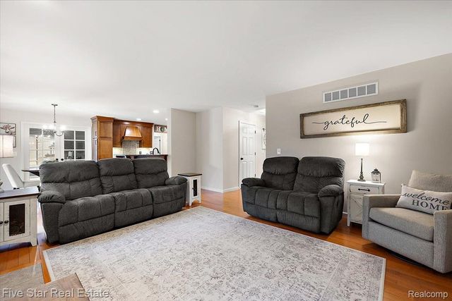 1369 Catherines Way, Genoa Township, MI 48843