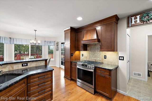 1369 Catherines Way, Genoa Township, MI 48843