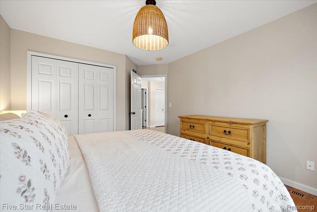 1369 Catherines Way, Genoa Township, MI 48843