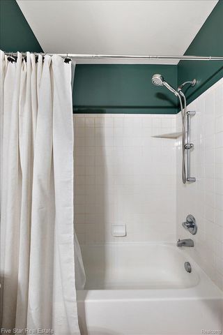 1369 Catherines Way, Genoa Township, MI 48843