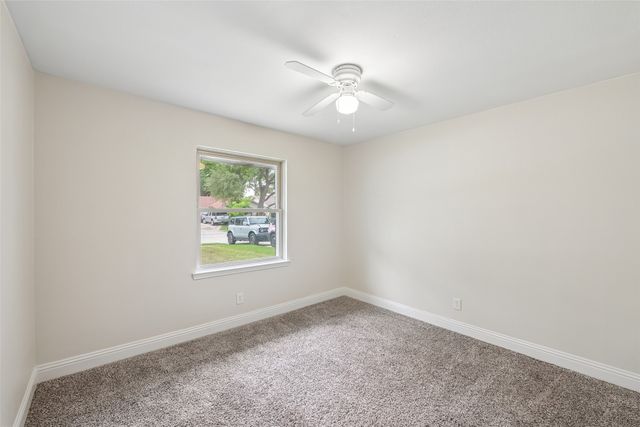 402 W Springdale Lane, Grand Prairie, TX 75052