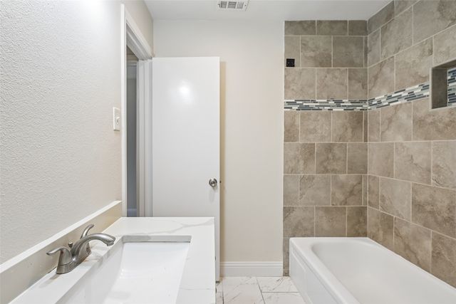 402 W Springdale Lane, Grand Prairie, TX 75052