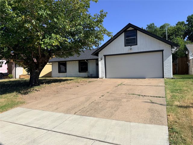 402 W Springdale Lane, Grand Prairie, TX 75052