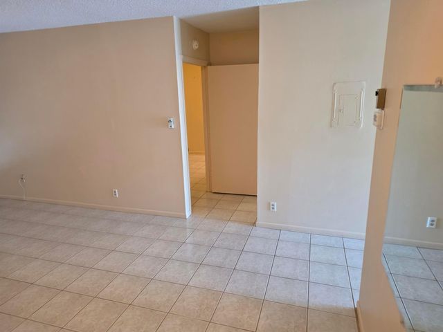 8590 CHEVY CHASE Drive 130, Boca Raton, FL 33433