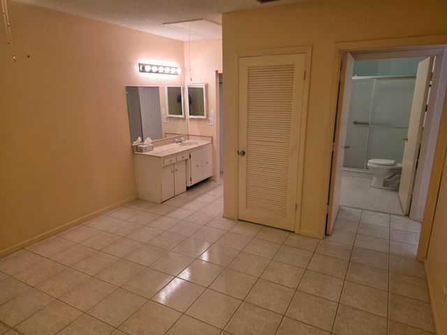 8590 CHEVY CHASE Drive 130, Boca Raton, FL 33433
