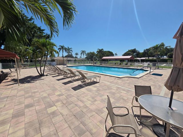 8590 CHEVY CHASE Drive 130, Boca Raton, FL 33433