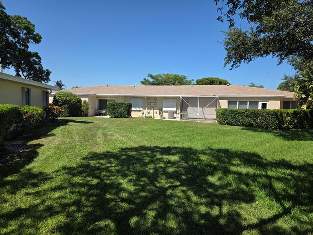 8590 CHEVY CHASE Drive 130, Boca Raton, FL 33433