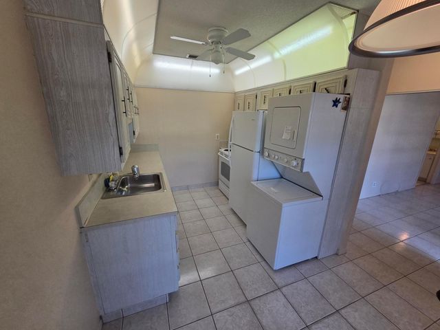 8590 CHEVY CHASE Drive 130, Boca Raton, FL 33433