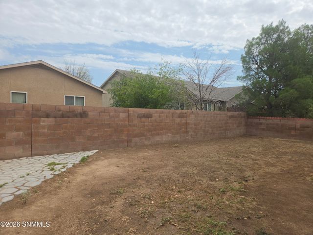 2114 Windsor Place, Las Cruces, NM 88005