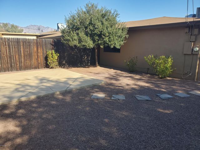 2121 N Columbus Boulevard, Tucson, AZ 85712