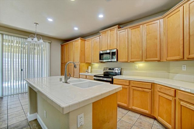4509 Blossom Ranch Dr, Elk Grove, CA 95757