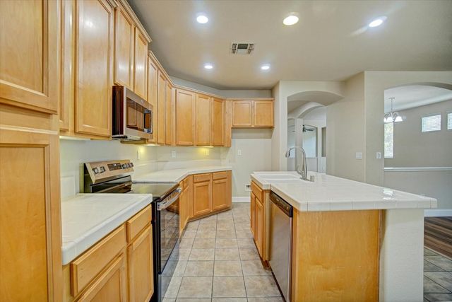 4509 Blossom Ranch Dr, Elk Grove, CA 95757