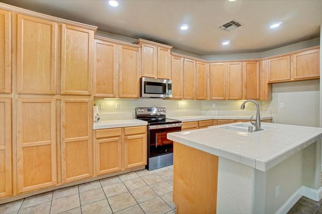 4509 Blossom Ranch Dr, Elk Grove, CA 95757