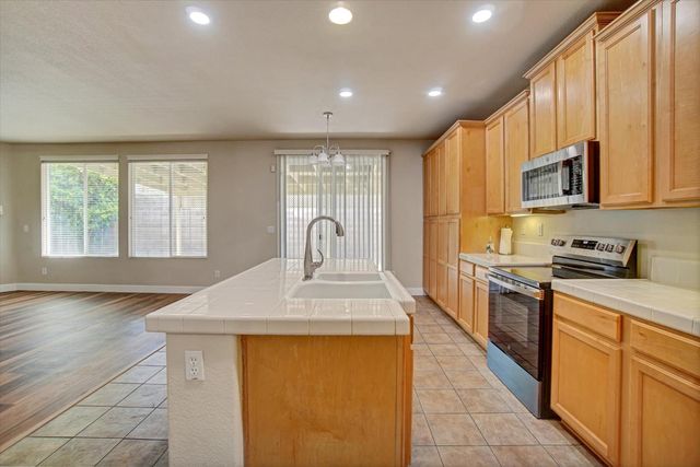 4509 Blossom Ranch Dr, Elk Grove, CA 95757