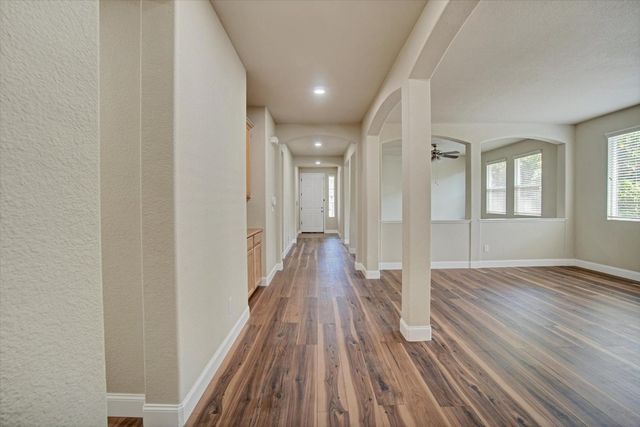 4509 Blossom Ranch Dr, Elk Grove, CA 95757