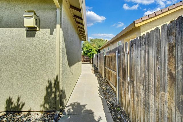 4509 Blossom Ranch Dr, Elk Grove, CA 95757