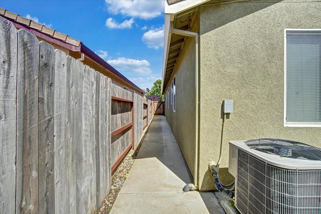 4509 Blossom Ranch Dr, Elk Grove, CA 95757