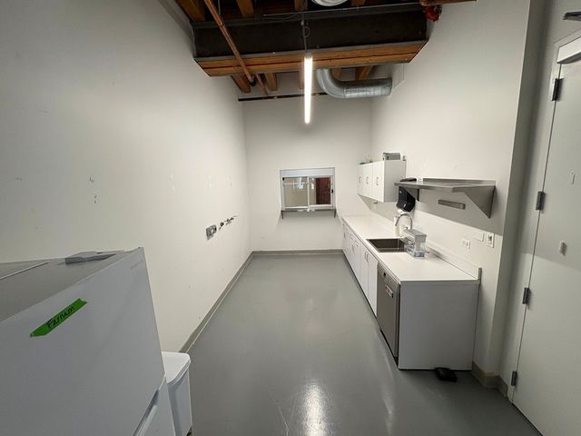 1500 W Carroll Avenue 1ST-FLOOR, Chicago, IL 60607