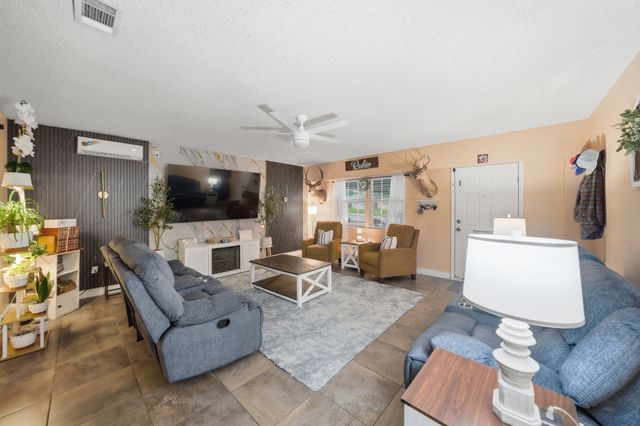 520 Thompson Drive, Saginaw, TX 76179