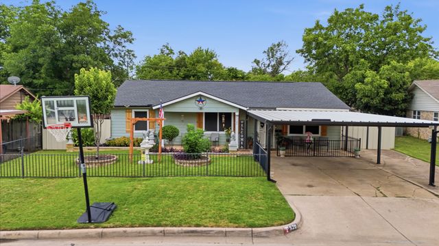 520 Thompson Drive, Saginaw, TX 76179