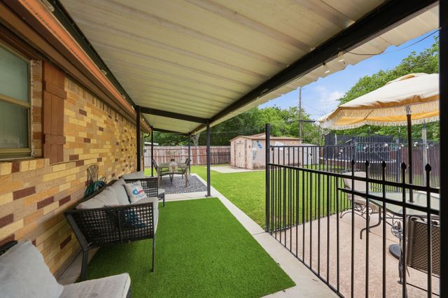 520 Thompson Drive, Saginaw, TX 76179