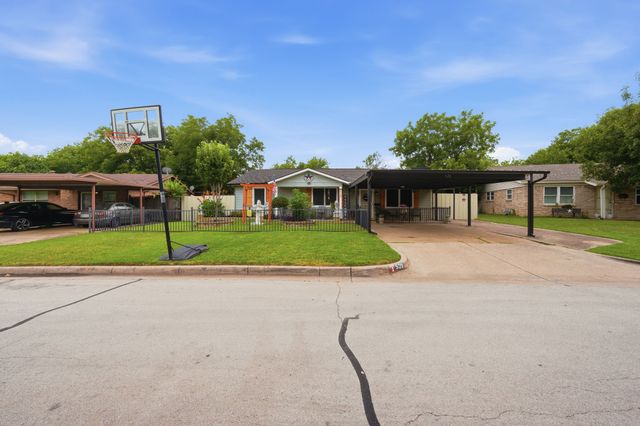 520 Thompson Drive, Saginaw, TX 76179
