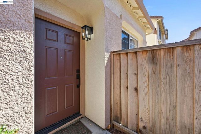 2245 Pipit Ct, San Leandro, CA 94579