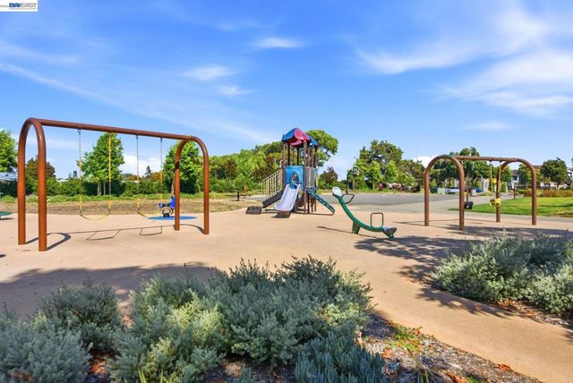2245 Pipit Ct, San Leandro, CA 94579