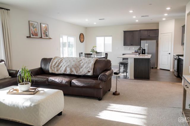 7418 Koyuk River Street, Bakersfield, CA 93311