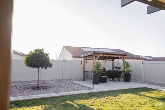 7418 Koyuk River Street, Bakersfield, CA 93311
