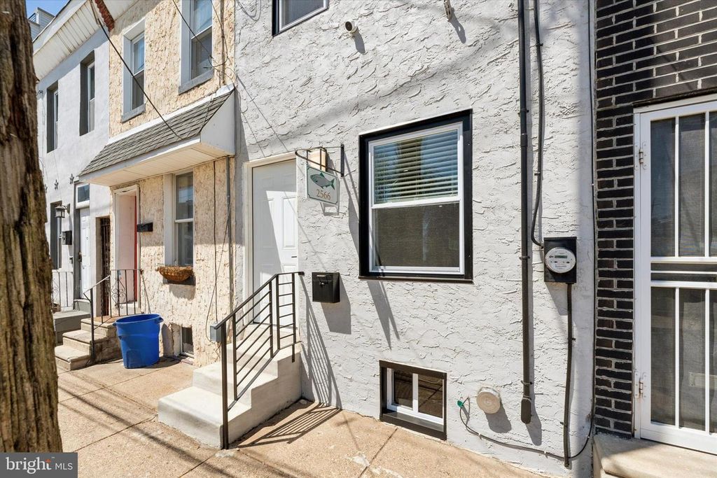 2566 COLLINS ST, Philadelphia, PA 19125
