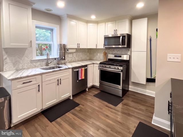 2329 RIVERVIEW TER, Alexandria, VA 22303